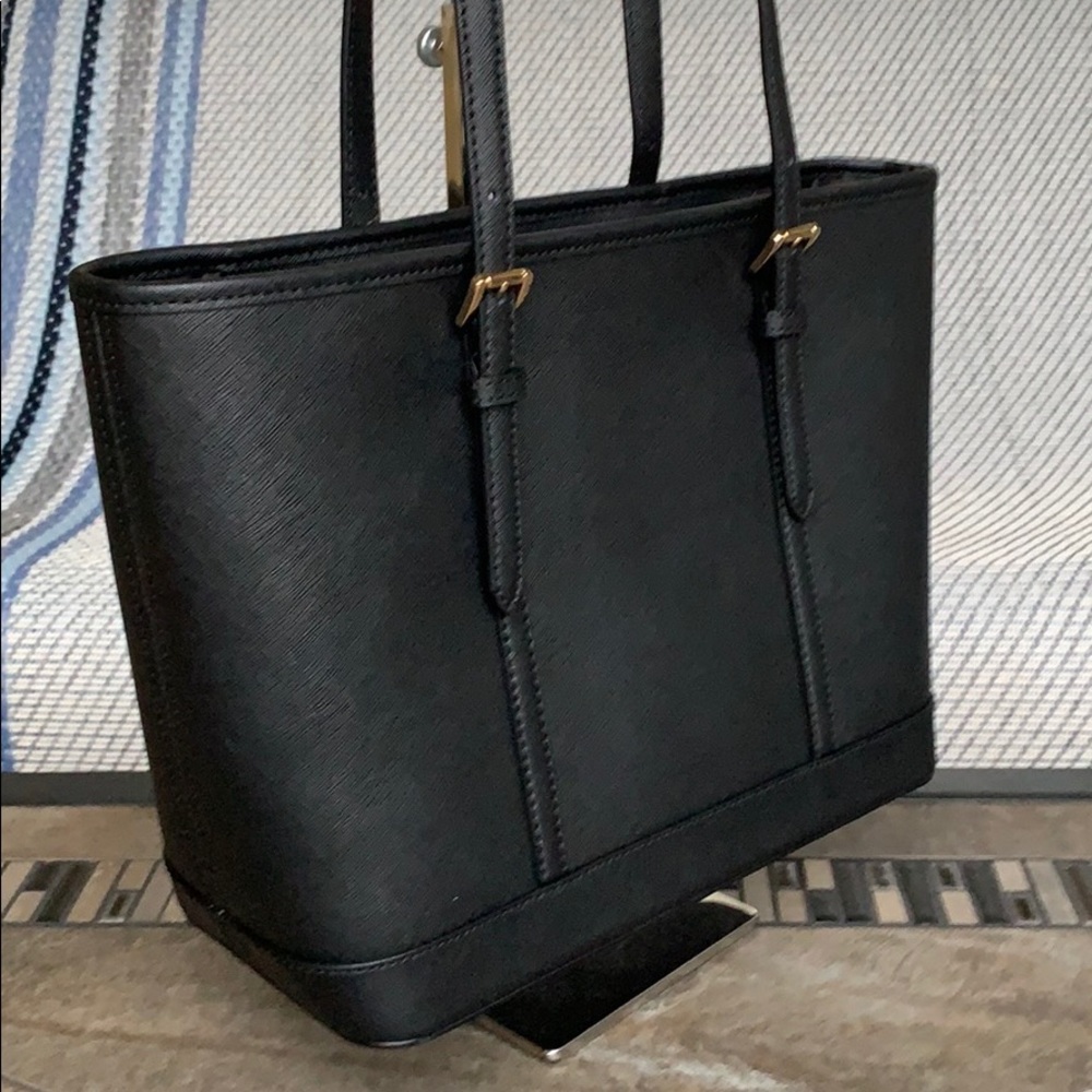 Michael Kors Bags Michael Kors Jet Set Should Tote - Picture 11 of 16